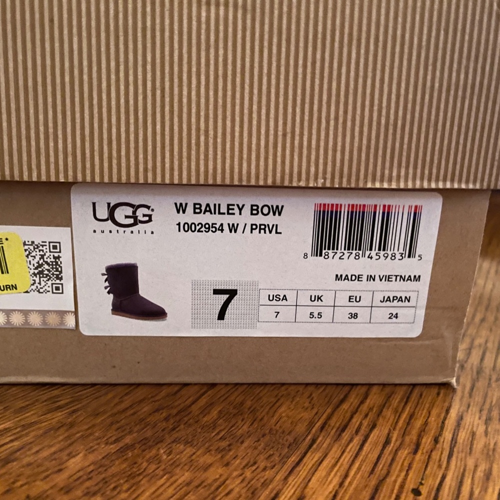 Ugg Bailey Bow II 7 Short Like New - Picture 5 of 5